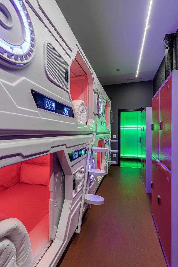 Art Seven Hostel Capsules Madrid Exterior foto