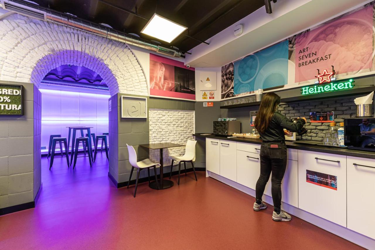 Art Seven Hostel Capsules Madrid Exterior foto