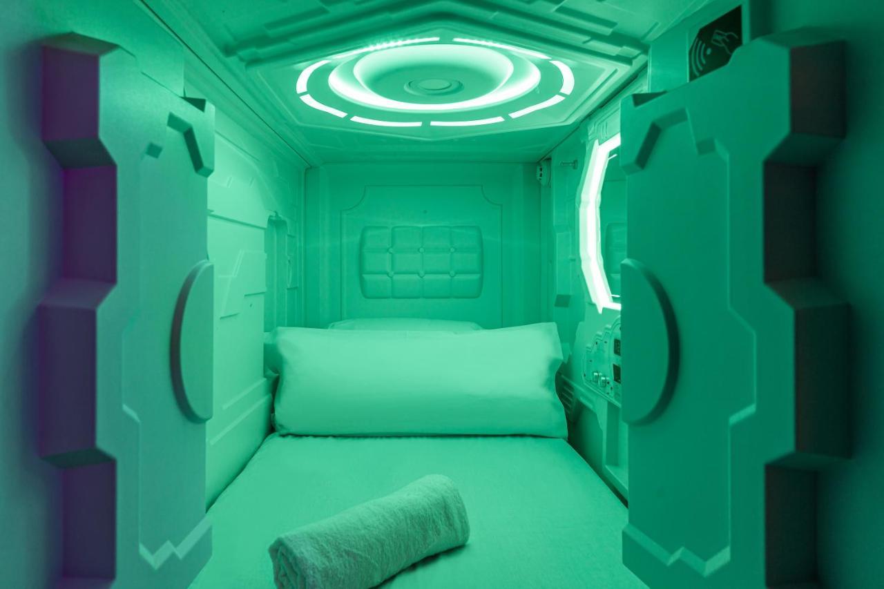 Art Seven Hostel Capsules Madrid Exterior foto
